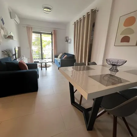 Artemis Apartament *